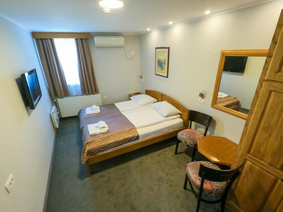 Hotel Pansion Stari Grad SJJ Exterior foto