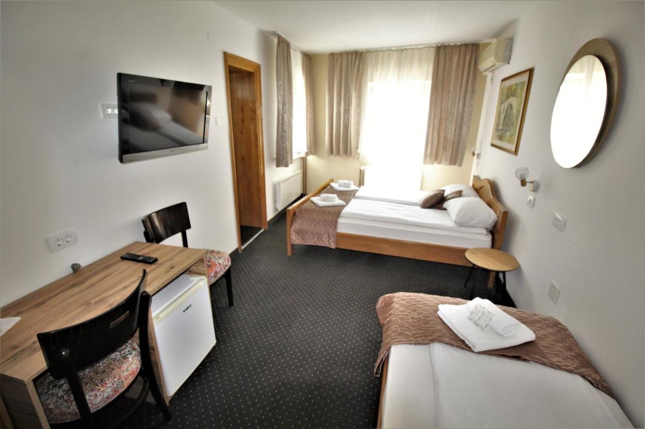 Hotel Pansion Stari Grad SJJ Exterior foto