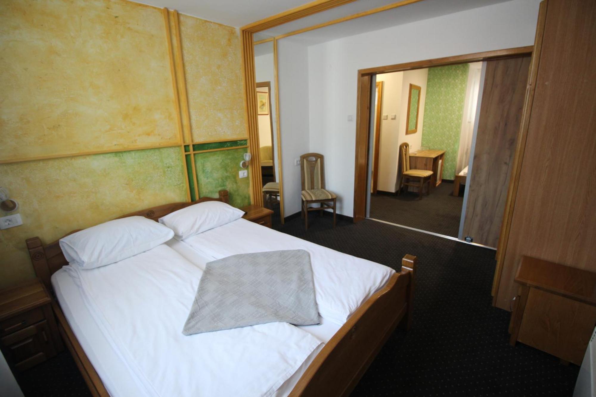Hotel Pansion Stari Grad SJJ Exterior foto